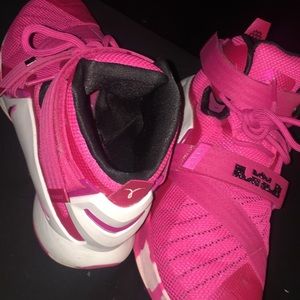 LeBron soldier IX think pink